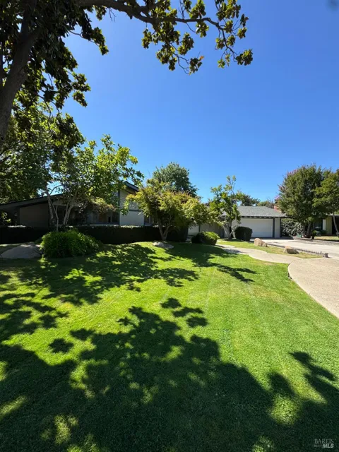 2919 E Joaquin Place