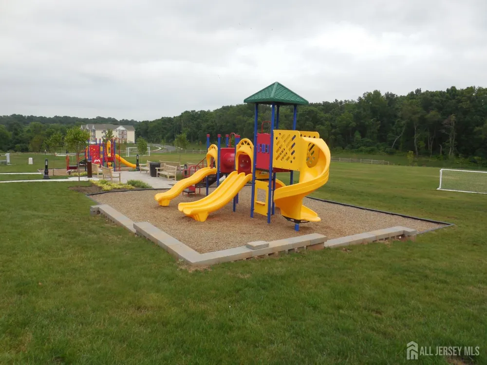 9 Comstock Lane Montgomery, NJ 08558
