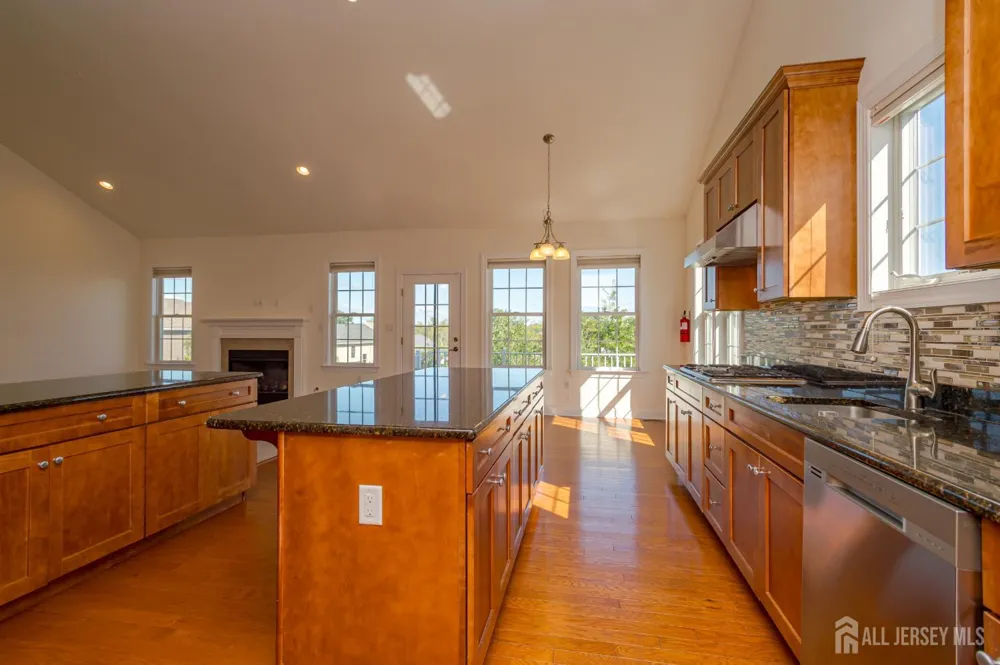 9 Comstock Lane Montgomery, NJ 08558