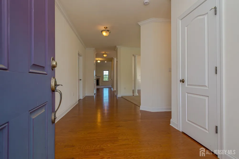 9 Comstock Lane Montgomery, NJ 08558