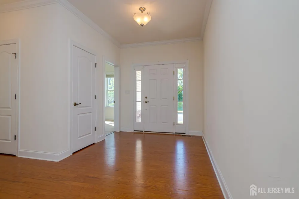 9 Comstock Lane Montgomery, NJ 08558