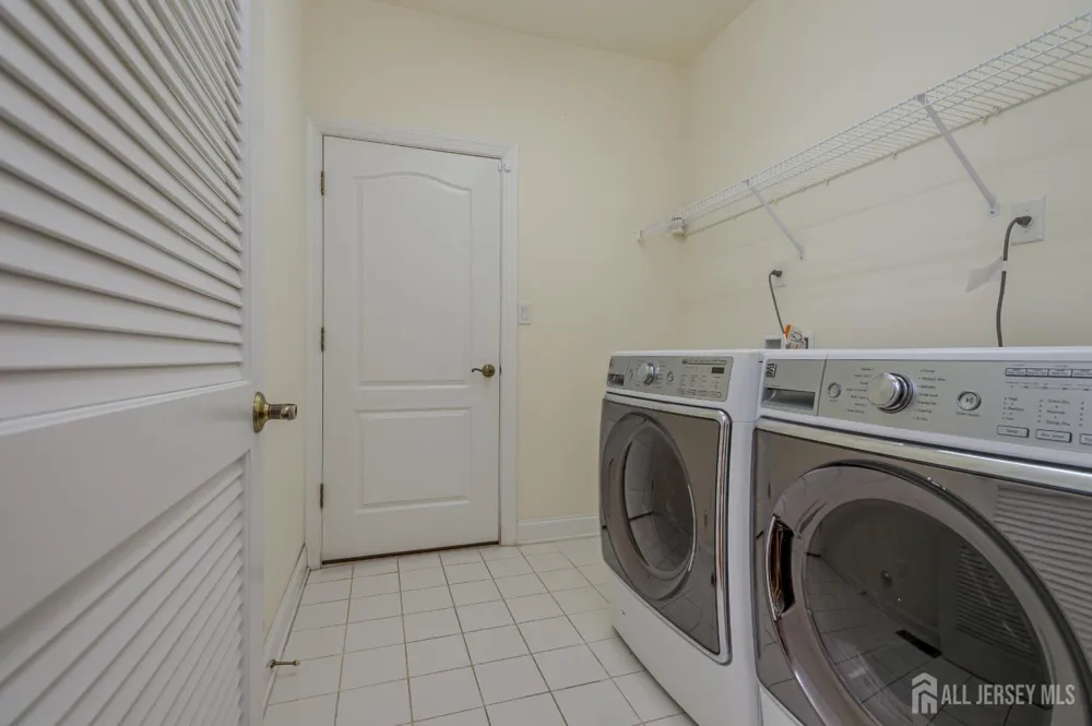 9 Comstock Lane Montgomery, NJ 08558