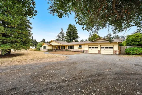 410 E Railroad Avenue