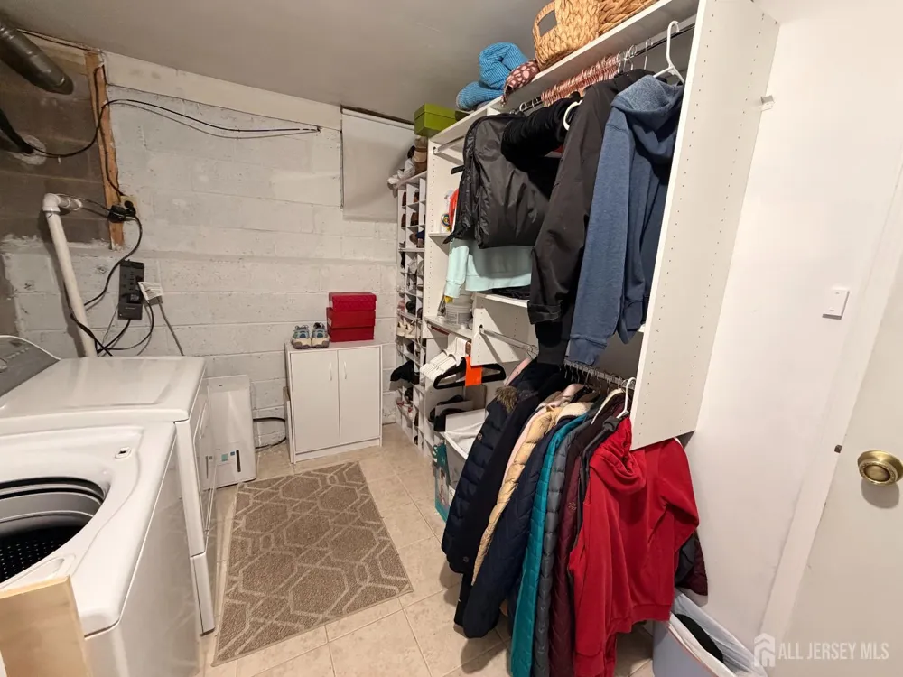 130 Highview Drive Woodbridge Proper, NJ 07095