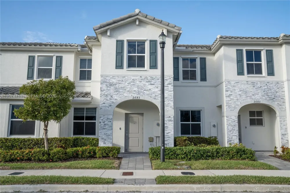 2683 SE 19th St Homestead, FL 33035