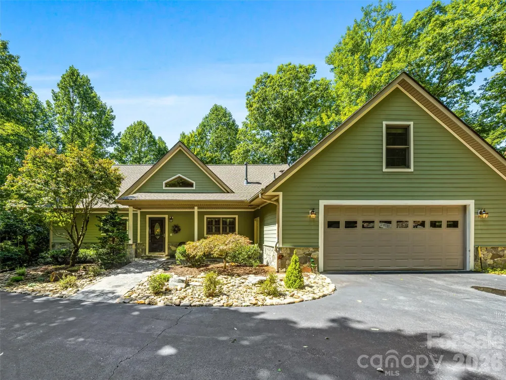 38 Mountain Crest Drive Hendersonville, NC 28739
