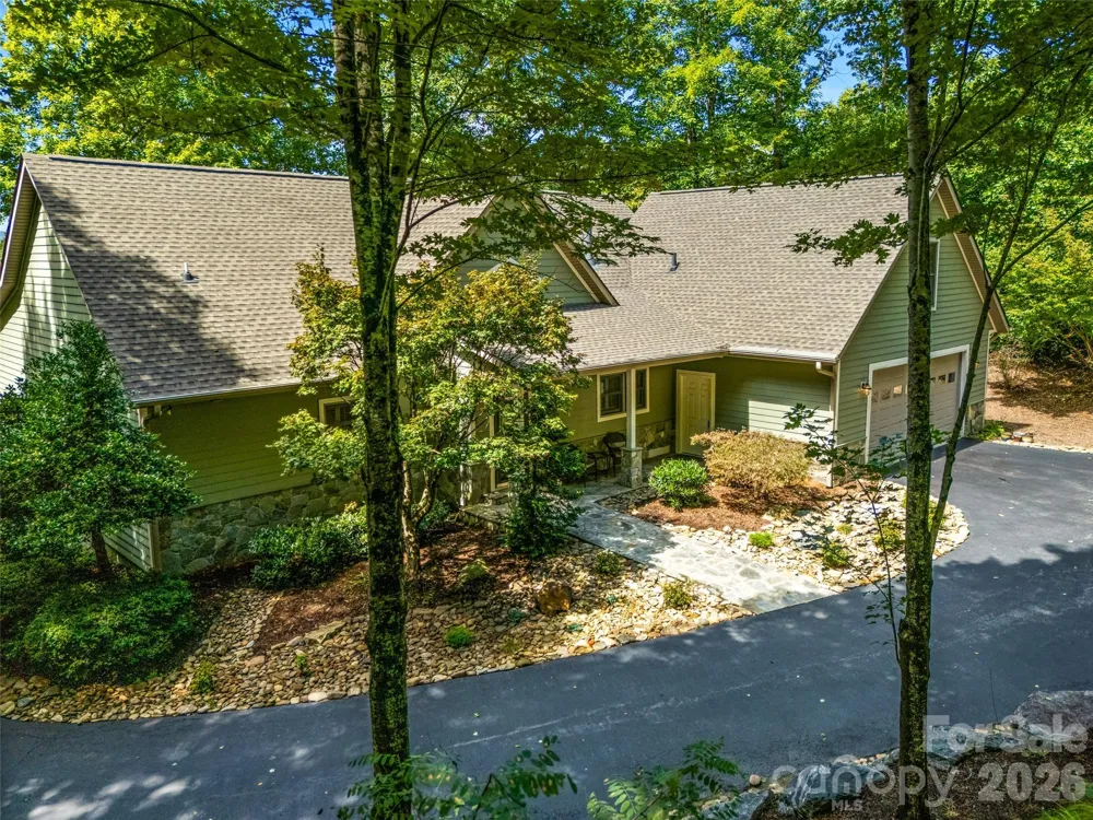 38 Mountain Crest Drive Hendersonville, NC 28739