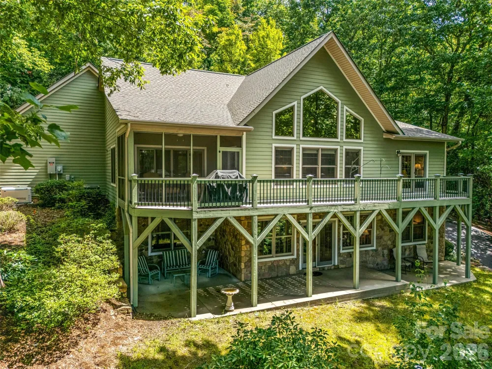 38 Mountain Crest Drive Hendersonville, NC 28739