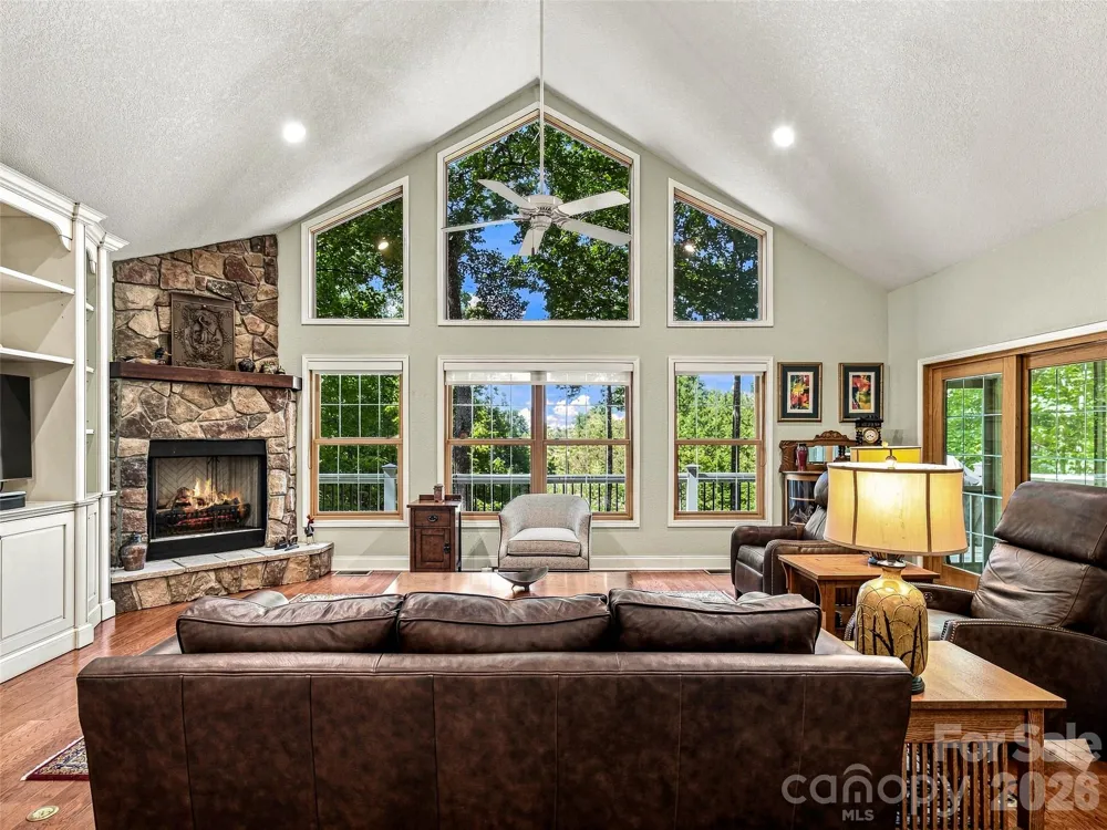 38 Mountain Crest Drive Hendersonville, NC 28739