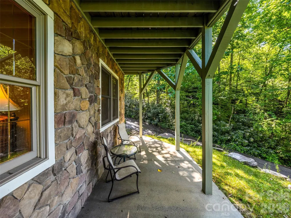 38 Mountain Crest Drive Hendersonville, NC 28739