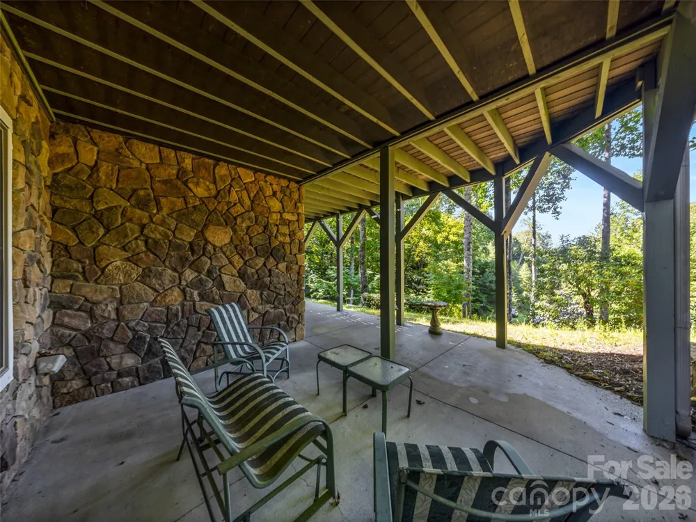 38 Mountain Crest Drive Hendersonville, NC 28739