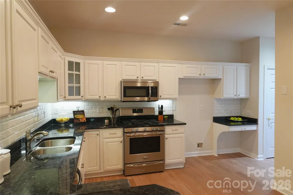 9920 Park Willow Drive Charlotte, NC 28210