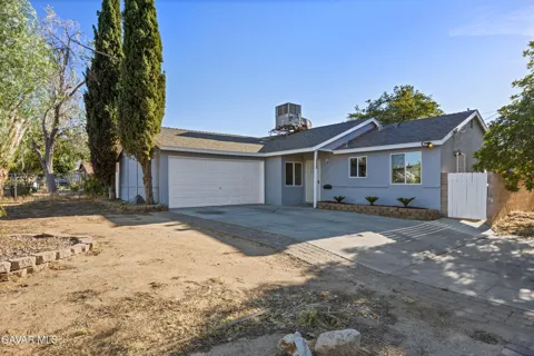 1058 E Avenue R-2