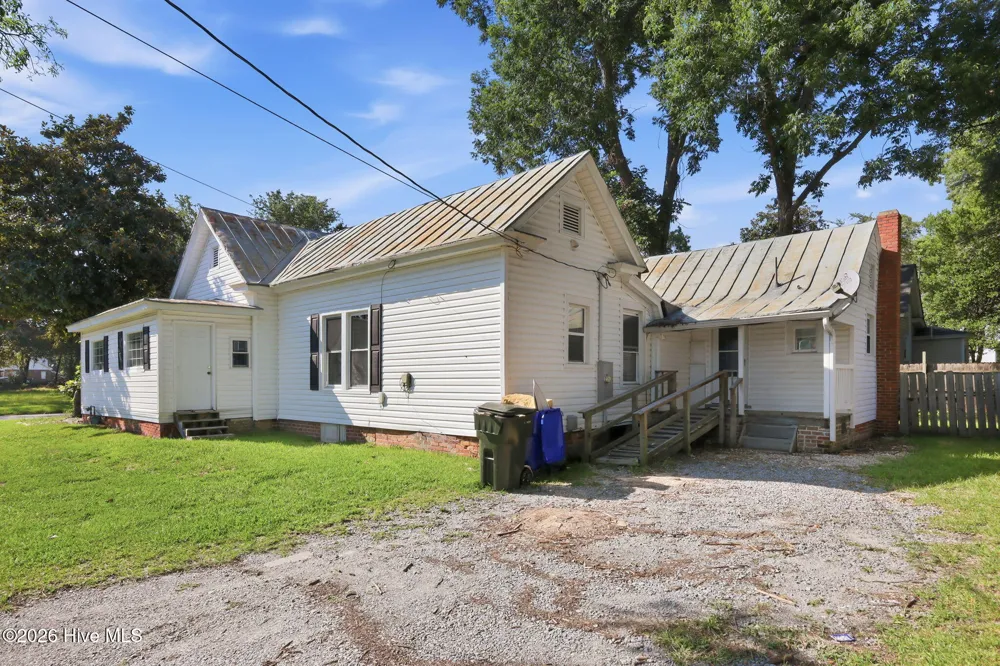 411 Latham Street Greenville, NC 27834