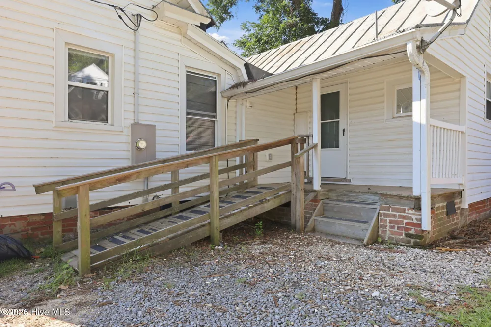 411 Latham Street Greenville, NC 27834