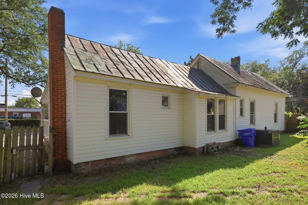 411 Latham Street Greenville, NC 27834
