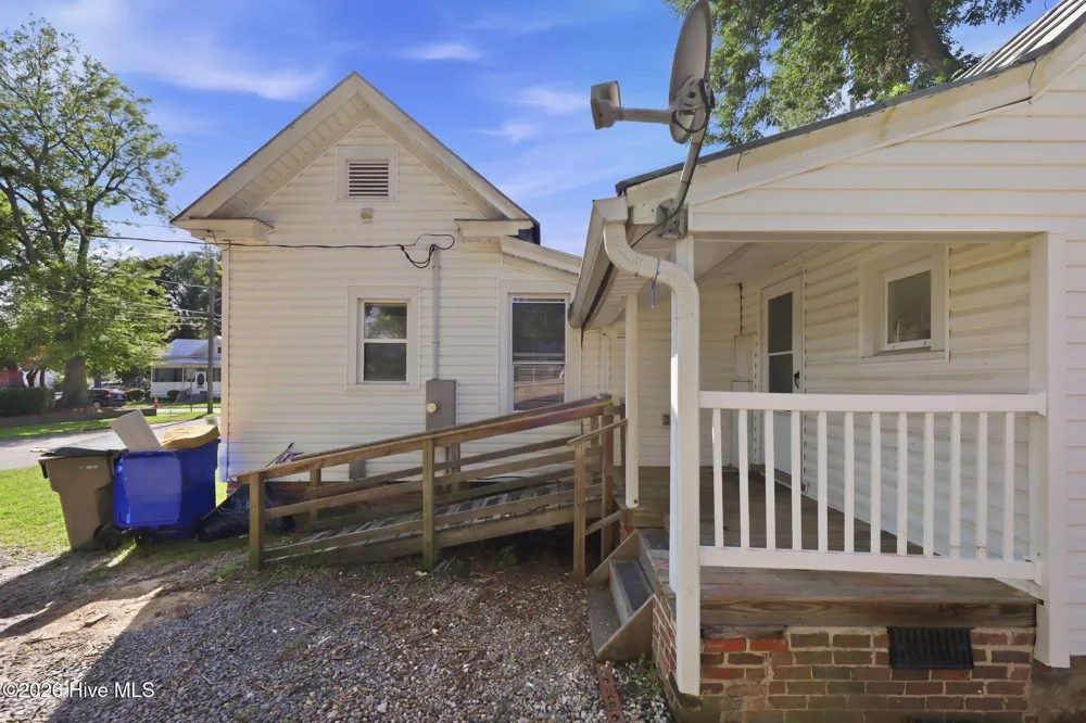 411 Latham Street Greenville, NC 27834