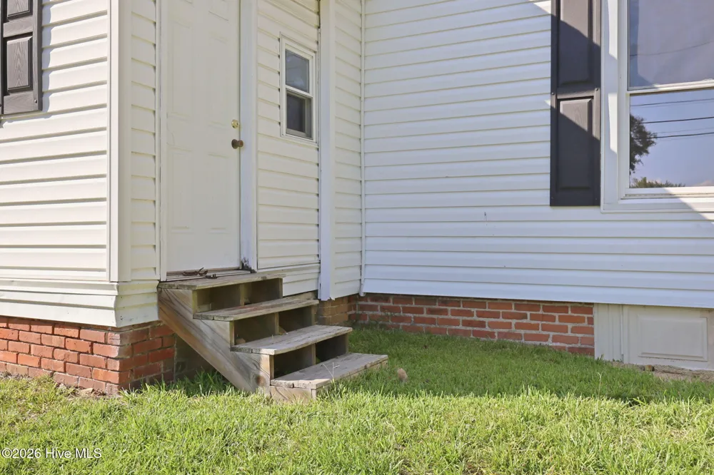 411 Latham Street Greenville, NC 27834