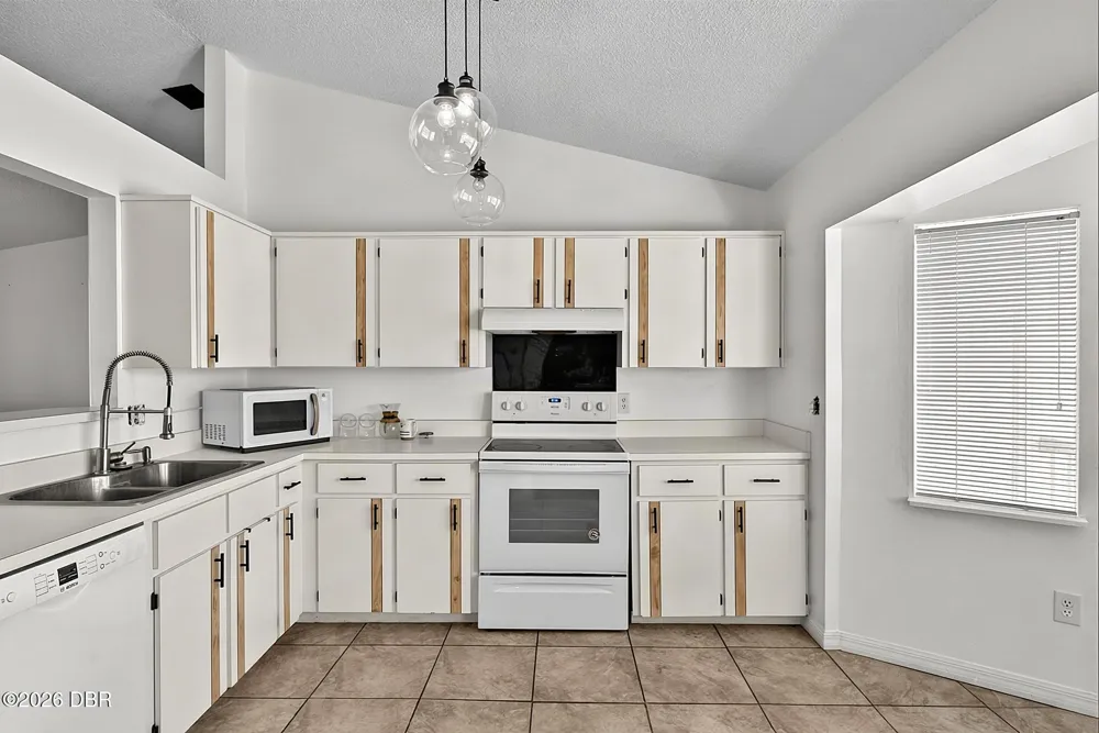 874 Goldcoast Drive Deltona, FL 32725