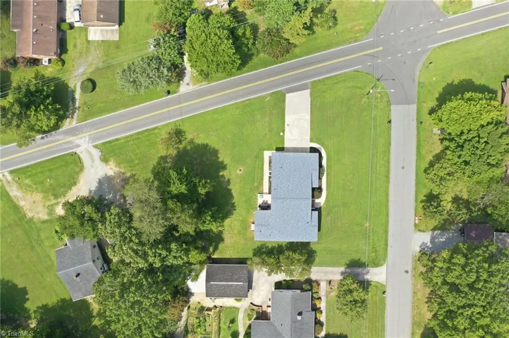 2405 Hillford Drive Burlington, NC 27217