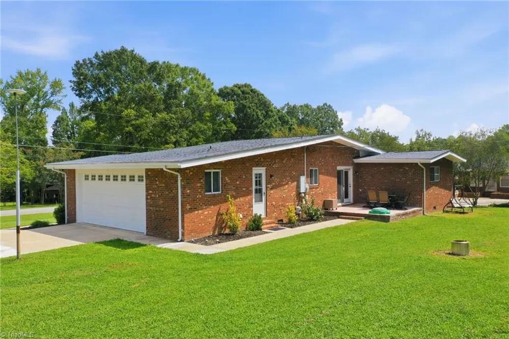 2405 Hillford Drive Burlington, NC 27217