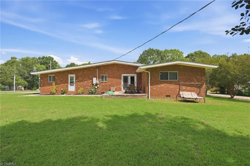 2405 Hillford Drive Burlington, NC 27217