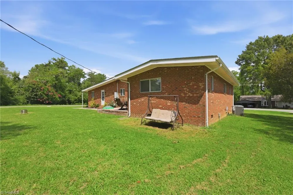 2405 Hillford Drive Burlington, NC 27217