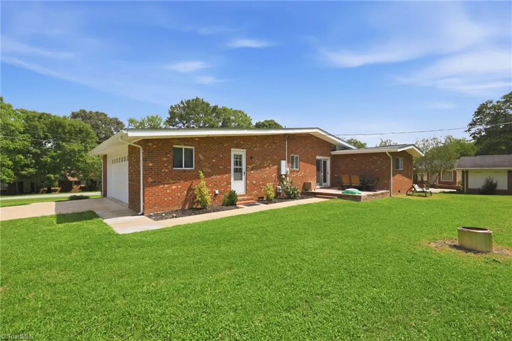 2405 Hillford Drive Burlington, NC 27217