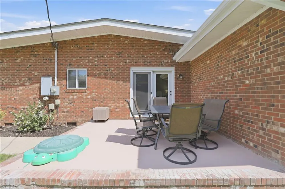 2405 Hillford Drive Burlington, NC 27217