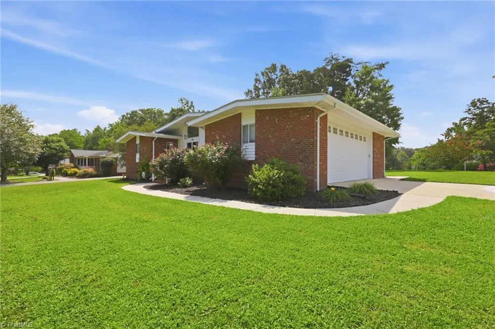 2405 Hillford Drive Burlington, NC 27217