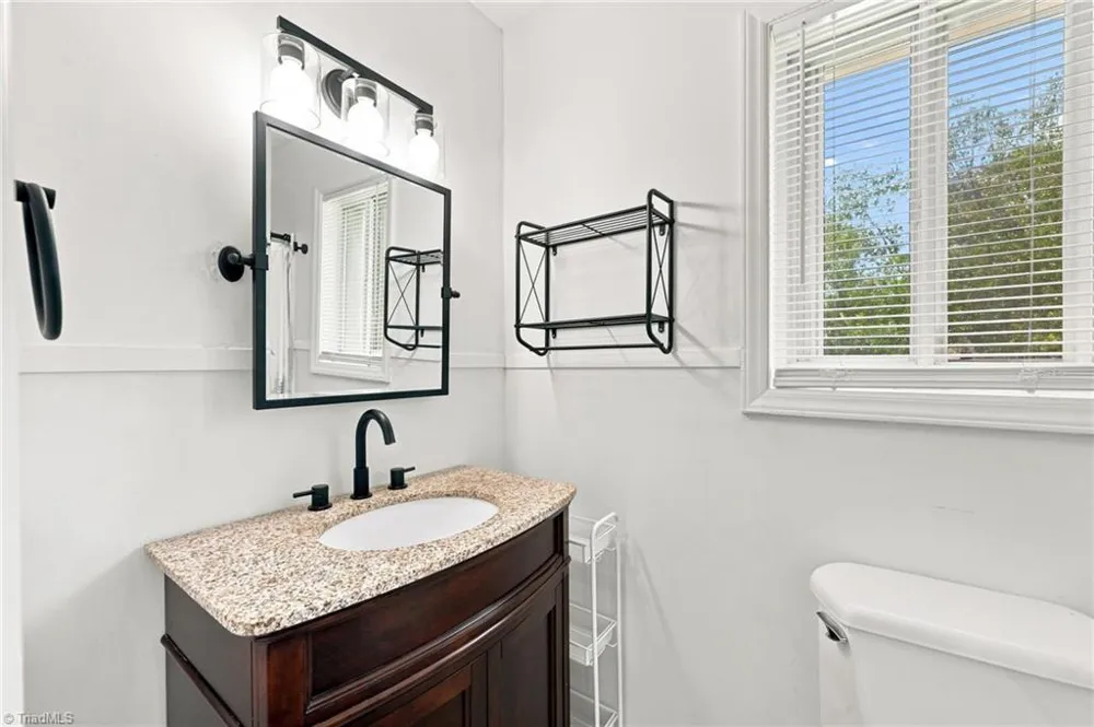 2405 Hillford Drive Burlington, NC 27217