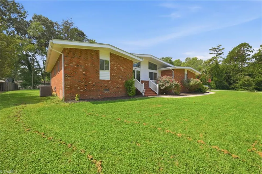 2405 Hillford Drive Burlington, NC 27217