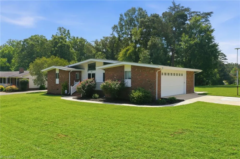 2405 Hillford Drive Burlington, NC 27217