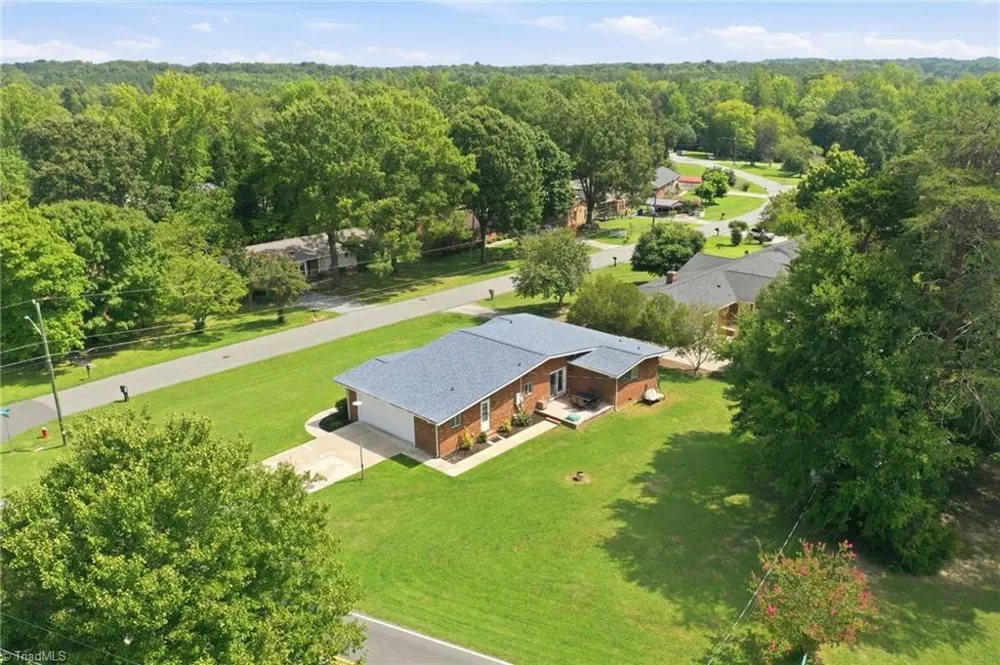 2405 Hillford Drive Burlington, NC 27217