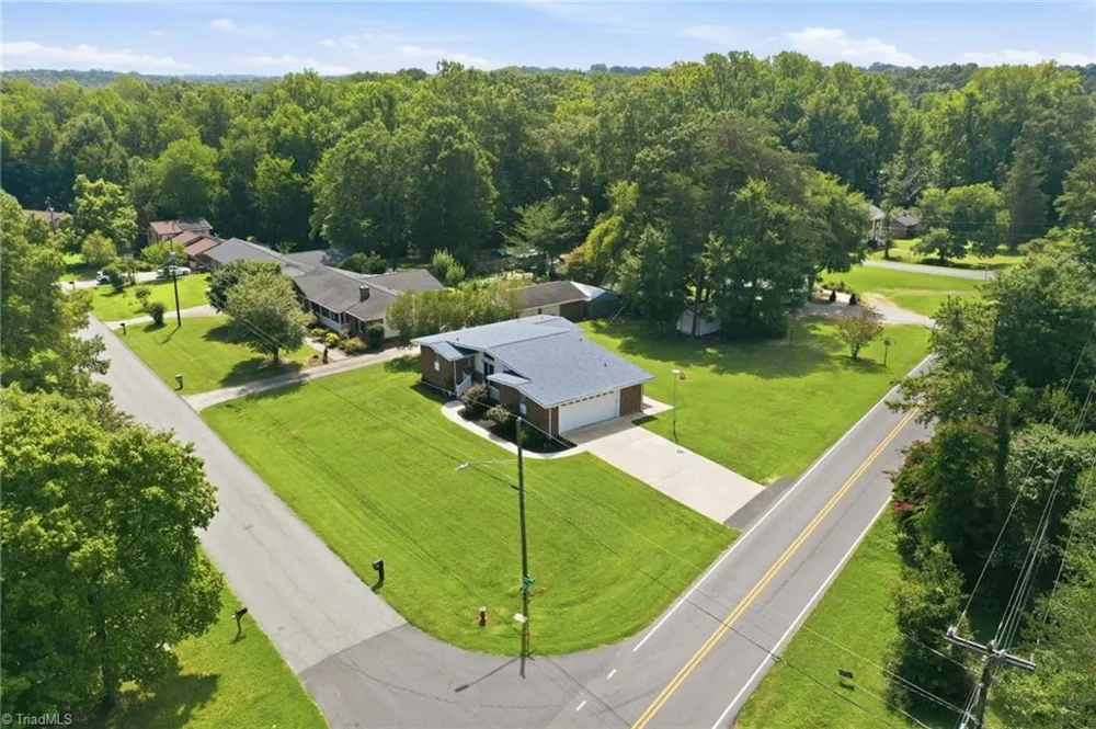 2405 Hillford Drive Burlington, NC 27217
