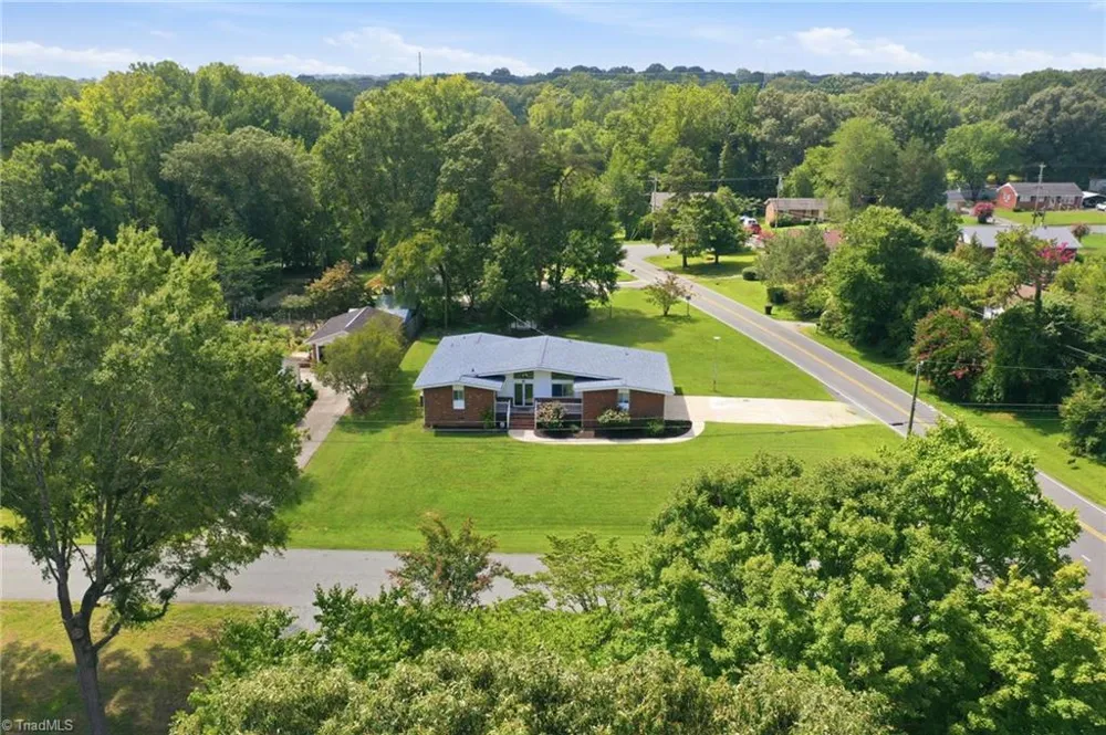 2405 Hillford Drive Burlington, NC 27217