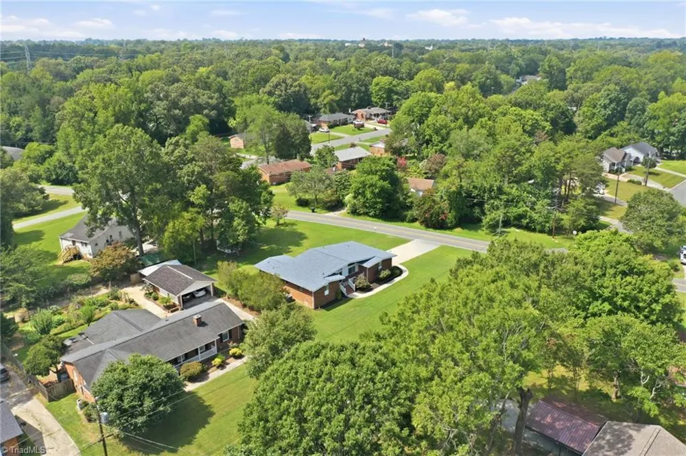 2405 Hillford Drive Burlington, NC 27217