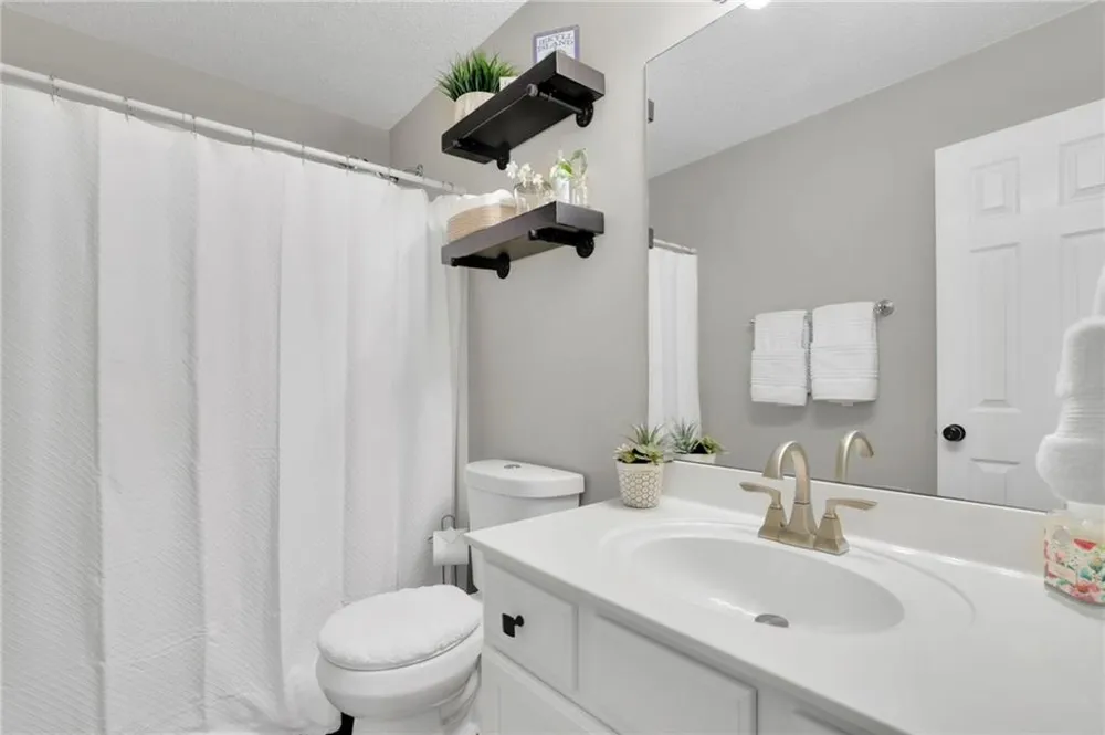 7660 Streamside Lane Cumming, GA 30028