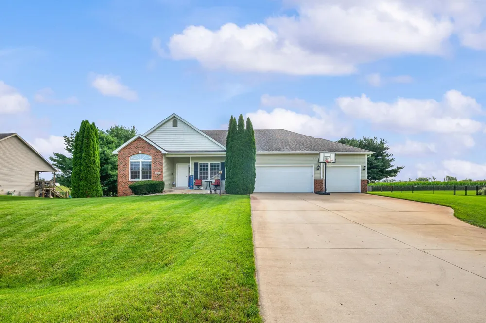 69265 Sundance Drive Edwardsburg, MI 49112