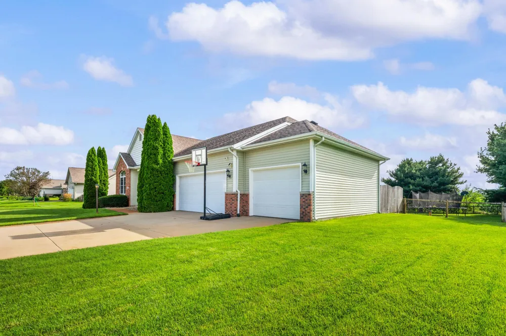 69265 Sundance Drive Edwardsburg, MI 49112