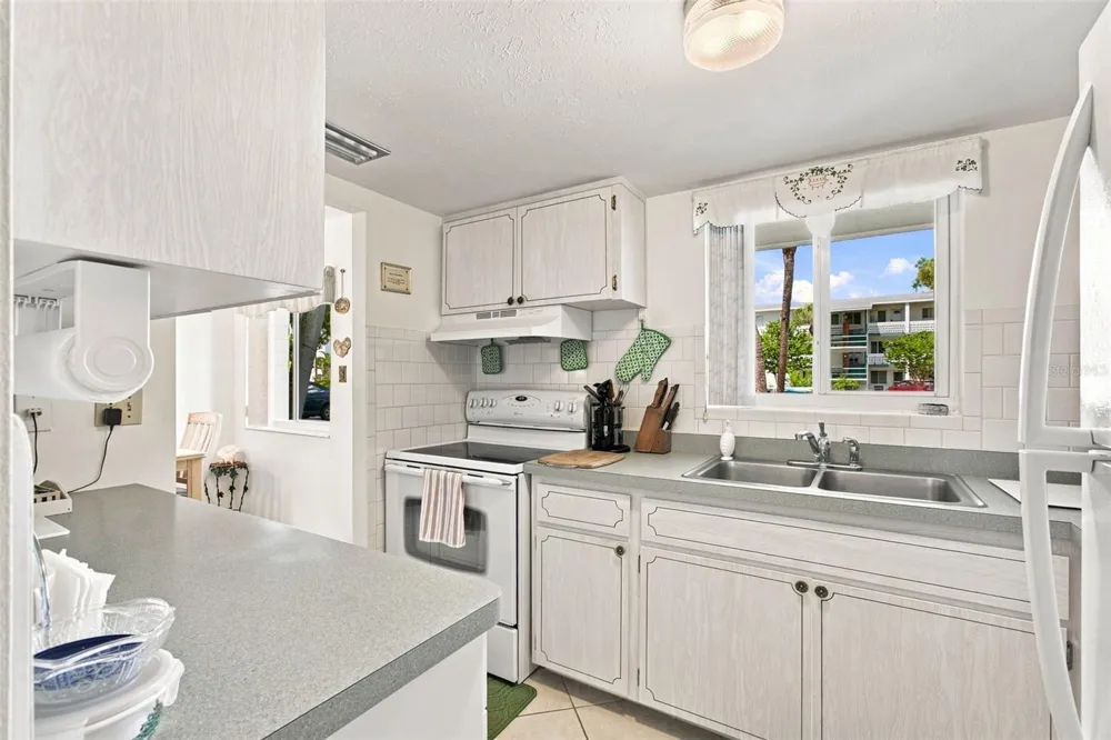 5913 17TH STREET W #1 Bradenton, FL 34207
