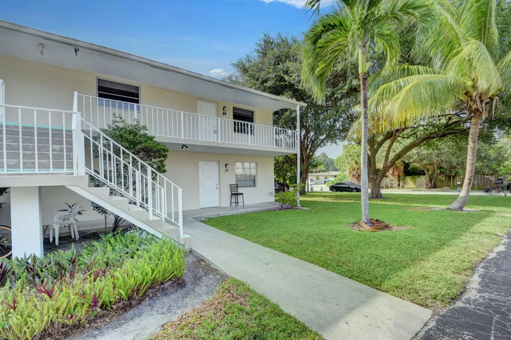 1733 3rd Avenue #24 Lake Worth, FL 33460