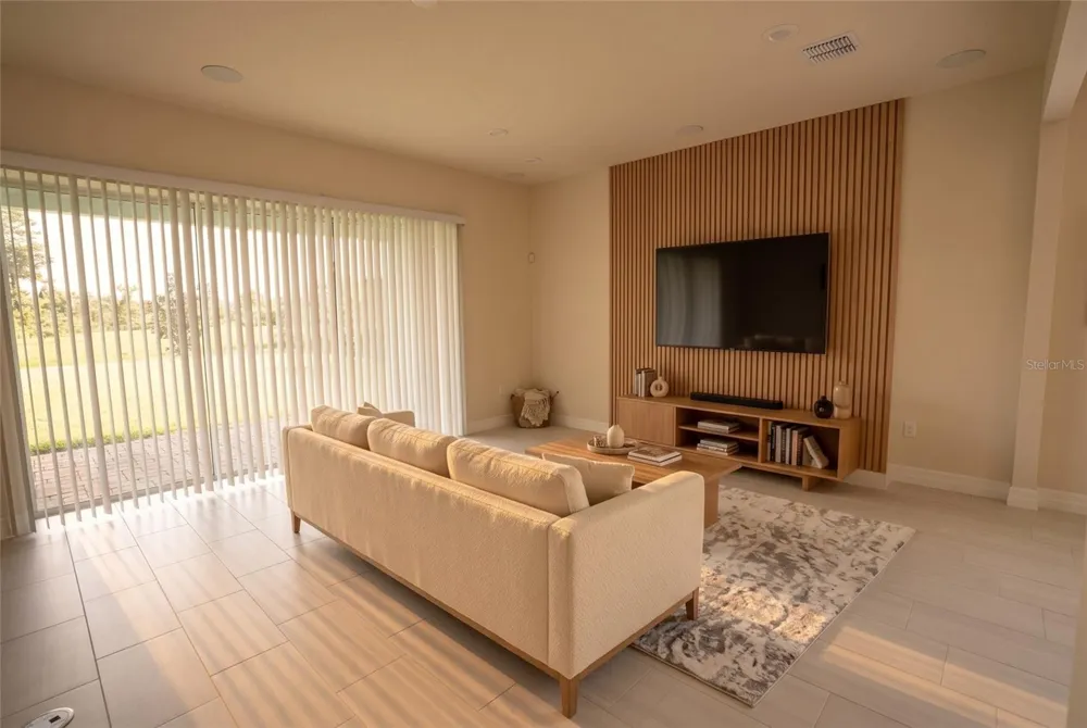 8087 FENTON STREET Orlando, FL 32836