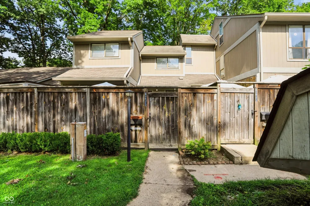 4235 Larkspur Trace Indianapolis, IN 46237