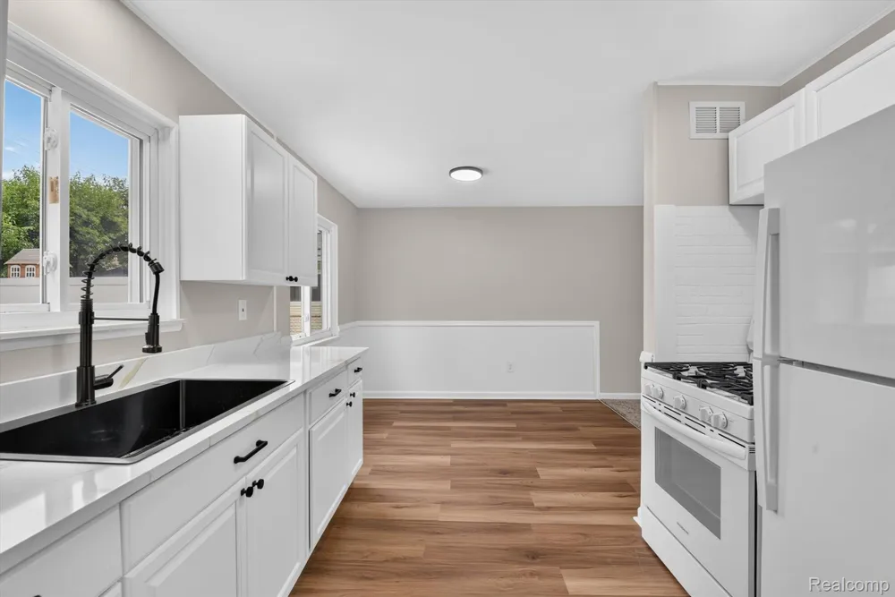 26990 Leroy Street Taylor City, MI 48180
