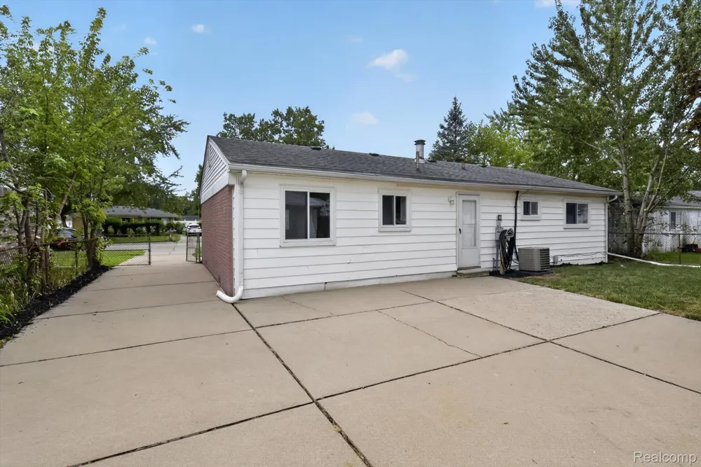 26990 Leroy Street Taylor City, MI 48180
