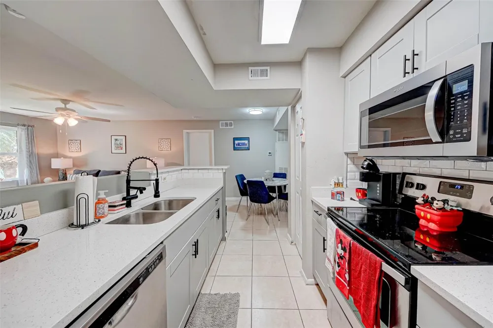 3038 PARKWAY BOULEVARD #305 Kissimmee, FL 34747
