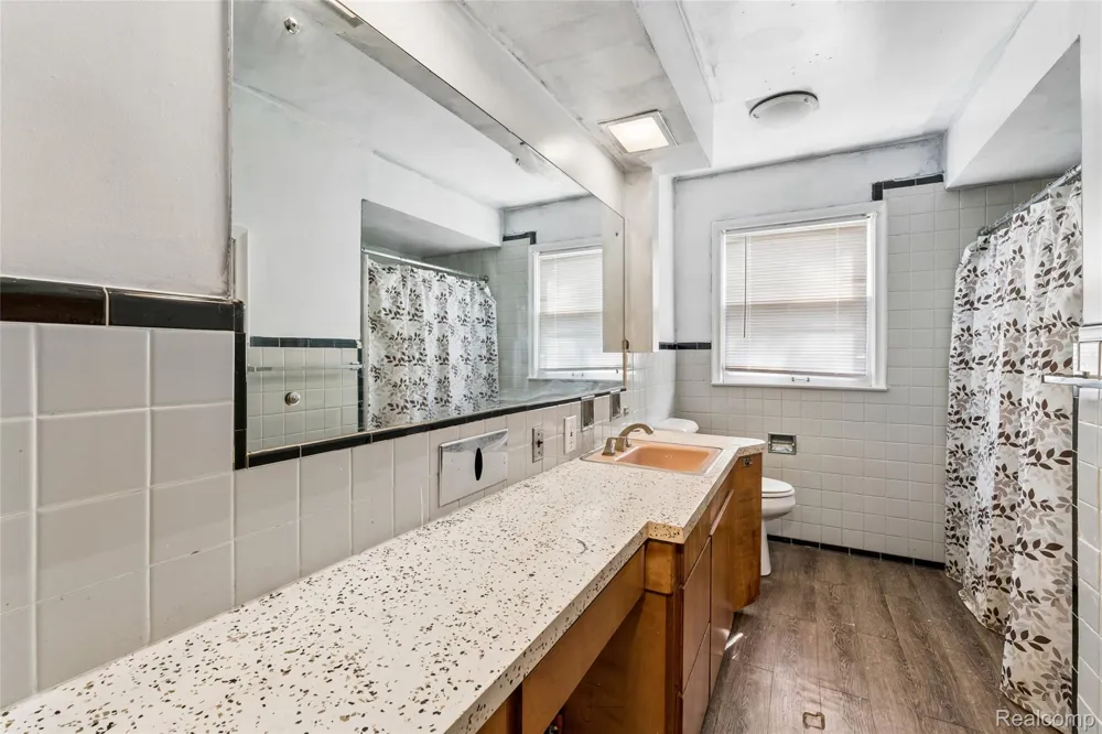 1610 Garfield Avenue Lincoln Park City, MI 48146