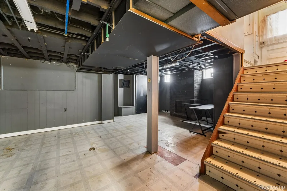 1610 Garfield Avenue Lincoln Park City, MI 48146