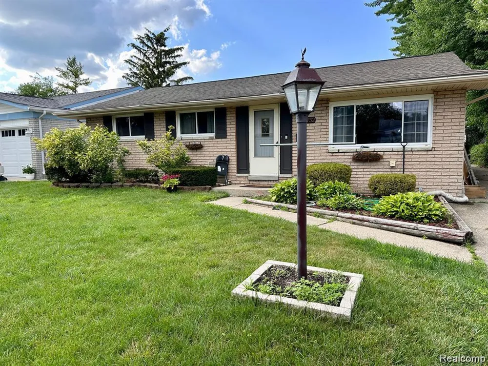 39752 Edmundton Drive Canton Charter Township, MI 48187